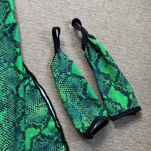 Flare pants & matching gloves - Picture 2 of 3